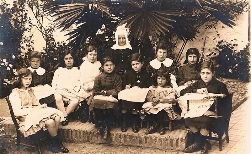 EL COLEGIO DE SANTO ÁNGEL RECIBE HOY LA MEDALLA DE PLATA DE ALMENDRALEJO. UN SIGLO EDUCANDO EN VALORES.