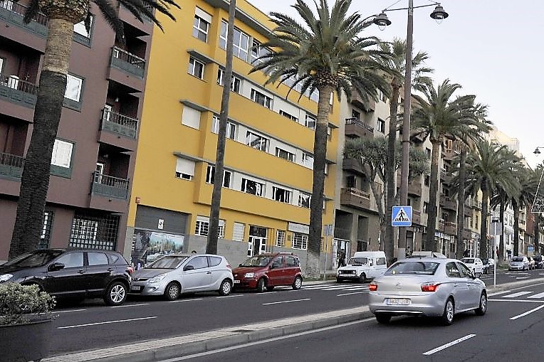 LA LAGUNA (TENERIFE). TORRIANI PASA DEL CALLEJÓN A LA AVENIDA