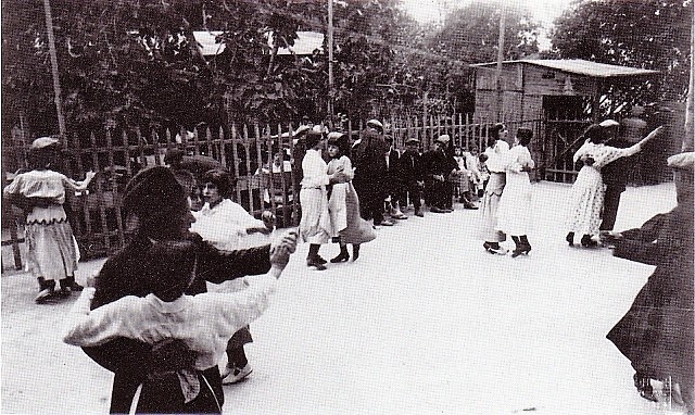 LOS BAILES CALLEJEROS.