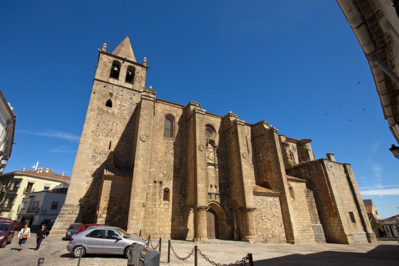 MÚSICA, TEATRO Y UNA DEGUSTACIÓN DE COCIDO, ACTIVIDADES PARA RECUPERAR LA PLAZA DE SANTIAGO DE CÁCERES.