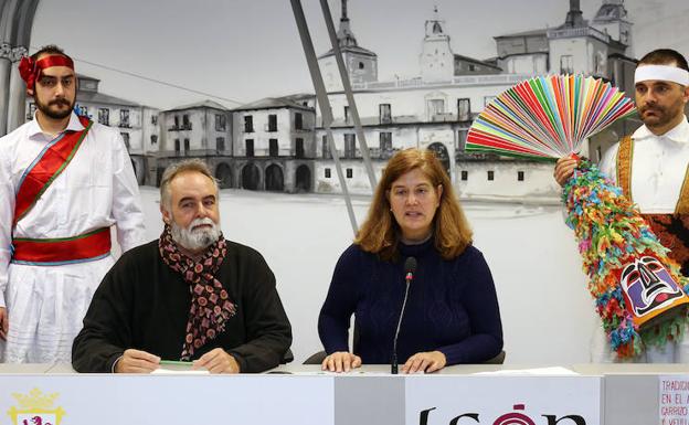 LOS DANZANTES DE CARRIZO Y LOS ANTRUEJOS DE VELILLA ‘INVADEN’ LEÓN.