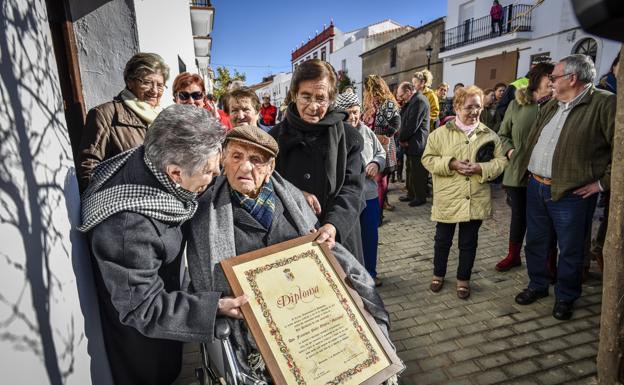 EL BISABUELO QUE SOPLÓ 113 VELAS, PRESTÓ SERVICIOS DESDE 1926 EN MARRUECOS, ADEMÁS DE BATALLAR AÑOS DESPUÉS EN LA GUERRA CIVIL ENTRE EL 36 Y EL 39.