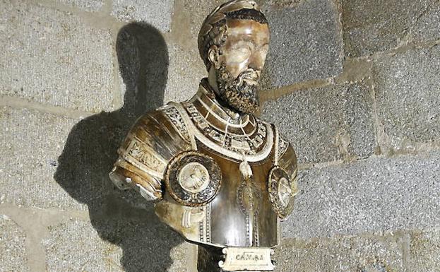 GRAN POLËMICA EN EXTREMADURA QUE PIERDE LA CABEZA: INDIGNACIÓN ANTE LA VENTA DE UN BUSTO DE CARLOS V