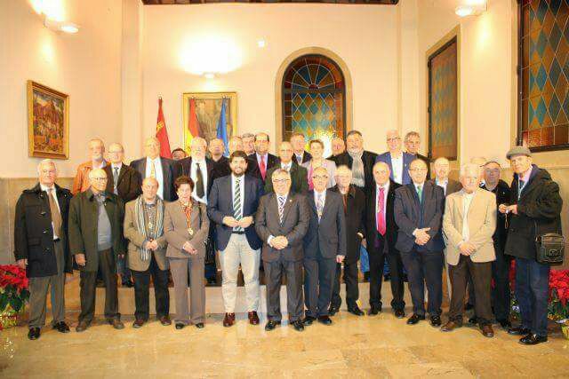 EL PRESIDENTE MURCIANO FERNANDO LÓPEZ MIRAS RECIBE A LOS CRONISTAS OFICIALES  DE LA COMUNIDAD MURCIANA.