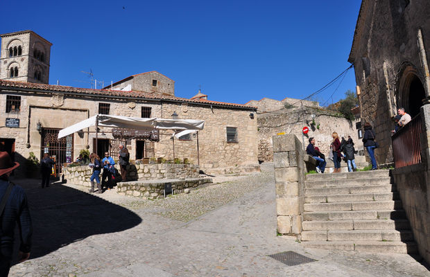 MÚSICA, TEATRO Y UNA DEGUSTACIÓN DE COCIDO, ACTIVIDADES PARA RECUPERAR LA PLAZA DE SANTIAGO DE CÁCERES.