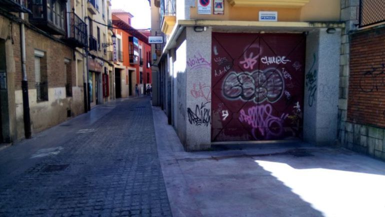 LAS PINTADAS EN EL CASCO HISTÓRICO DE LEÓN CUESTAN AL AYUNTAMIENTO 16.000€ AL AÑO