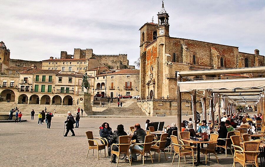 EL CRONISTA LOCAL TRUJILLANO PLASMA EN LIBROS LA HISTORIA DE LOS PUEBLOS