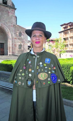 PREMIADA EN AVILÉS (ASTURIAS) LA PRESIDENTA DE LA COFRADÍA DEL GAMONÉU