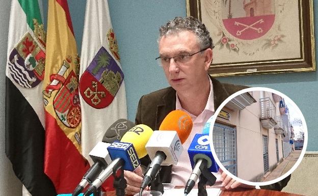 EL ALCALDE DE DON BENITO (BADAJOZ) JOSÉ LUÍS QUITANA DECLARA: «DON BENITO NO PUEDE GASTAR NI UN DURO POR EL NOMBRE DE UNA CALLE»