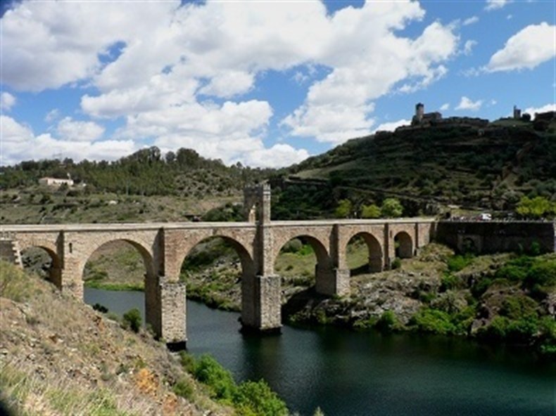 ALCÁNTARA (CÁCERES) CELEBRA UNA JORNADA DONDE PIDE QUE SU PUENTE ROMANO SEA DECLARADO PATRIMONIO DE LA HUMANIDAD