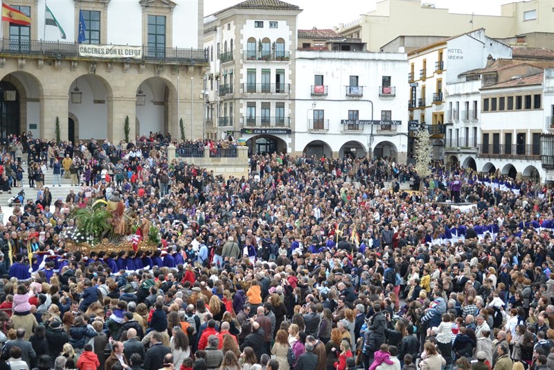 LAS COFRADÍAS CACEREÑAS