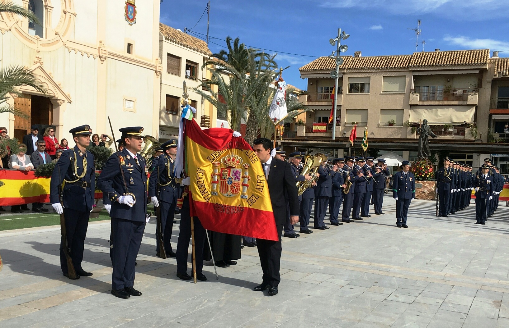 CIENTOS DE PERSONAS ASISTEN EN SAN JAVIER (MURCIA) A LA JURA DE BANDERA CIVIL EN LA QUE PARTICIPARON 284 PERSONAS DE TODAS LAS EDADES, EN LA PLAZA DE ESPAÑA