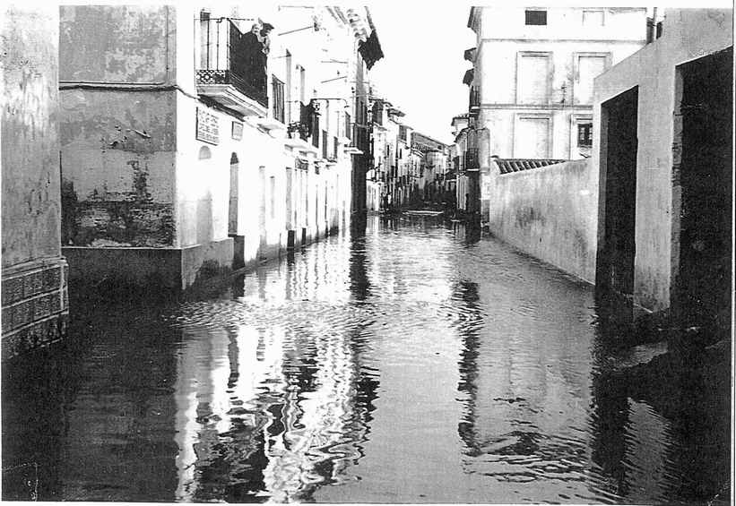 MEJORA IMPORTANTÍSIMA  EN LAS CALLES EN EL AÑO 1949