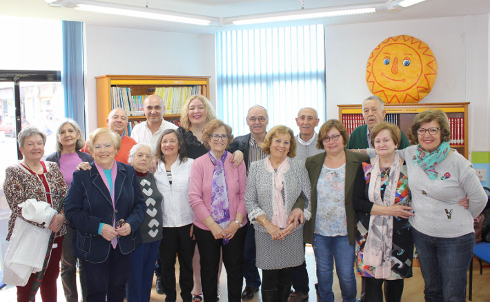 LAS PERSONAS MAYORES DE MOTRIL (GRANADA) MUESTRAN SU FORMIDABLE CREATIVIDAD EN LA FERIA DEL LIBRO CON LA INICIATIVA ARTE MAYOR