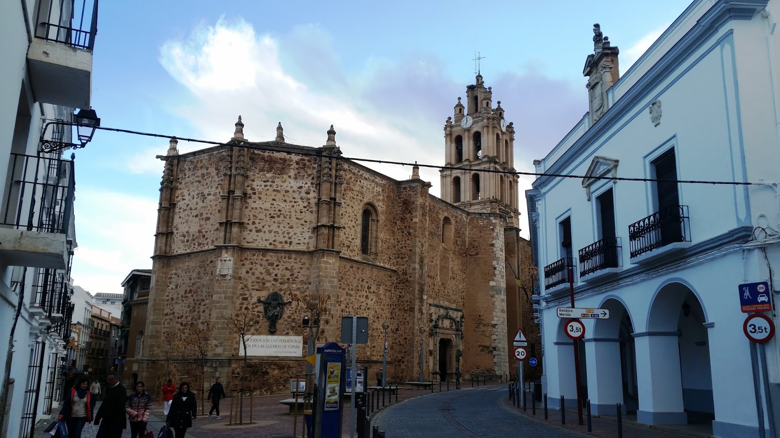 EL PRESIDENTE DEL CONSORCIO MUSEO DEL VINO Y EL PRESIDENTE DE LA ASOCIACIÓN HISTÓRICA DE ALMENDRALEJO INVITAN A LOS ACTOS DEL VII MAYO ENOLÓGICO, A CELEBRASE EN EL MUSEO DE LAS CIENCIAS DEL VINO