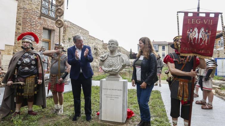 ANTONIO SILVÁN ANIMA A LOS LEONENES A SENTIRSE  ORGULLOSOS DE SU PASADO Y A APRENDER DE ÉL