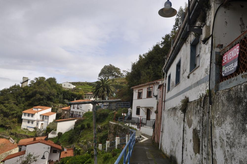 UN «DECORADO DE CINE» EN CUDILLERO (ASTURIAS) QUE NO PASA POR SU MEJOR MOMENTO