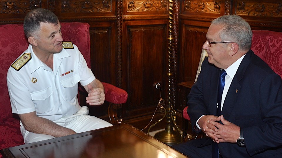 HACHUEL (CEUTA) RECIBE AL ALMIRANTE DE LA FLOTA, JUAN RODRÍGUEZ GARAT, QUE PASARÁ A LA RESERVA EN SEPTIEMBRE