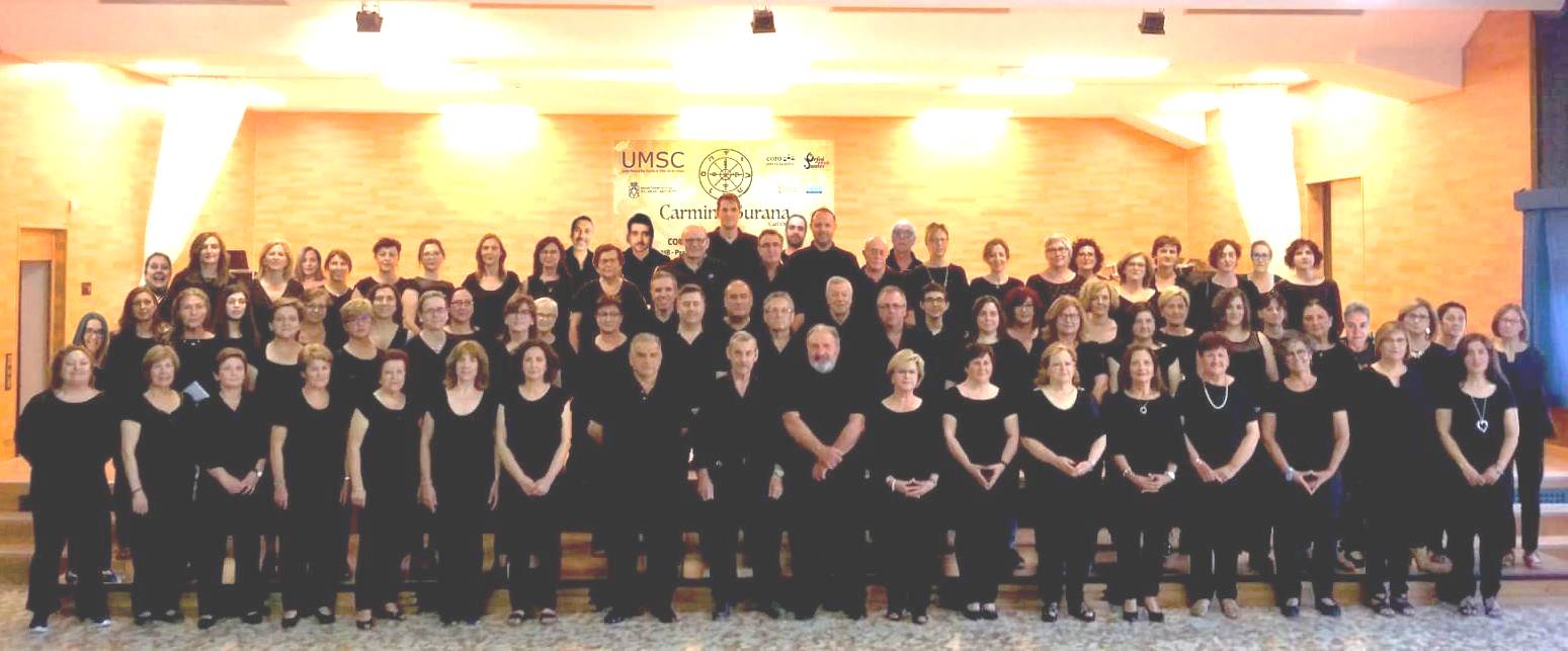 MÁS DE 1.200 PERSONAS LLENAN LA PLAZA DE LA IGLESIA DE VILLAR DEL ARZOBISPO EN EL CONCIERTO DE CARMINA BURANA.