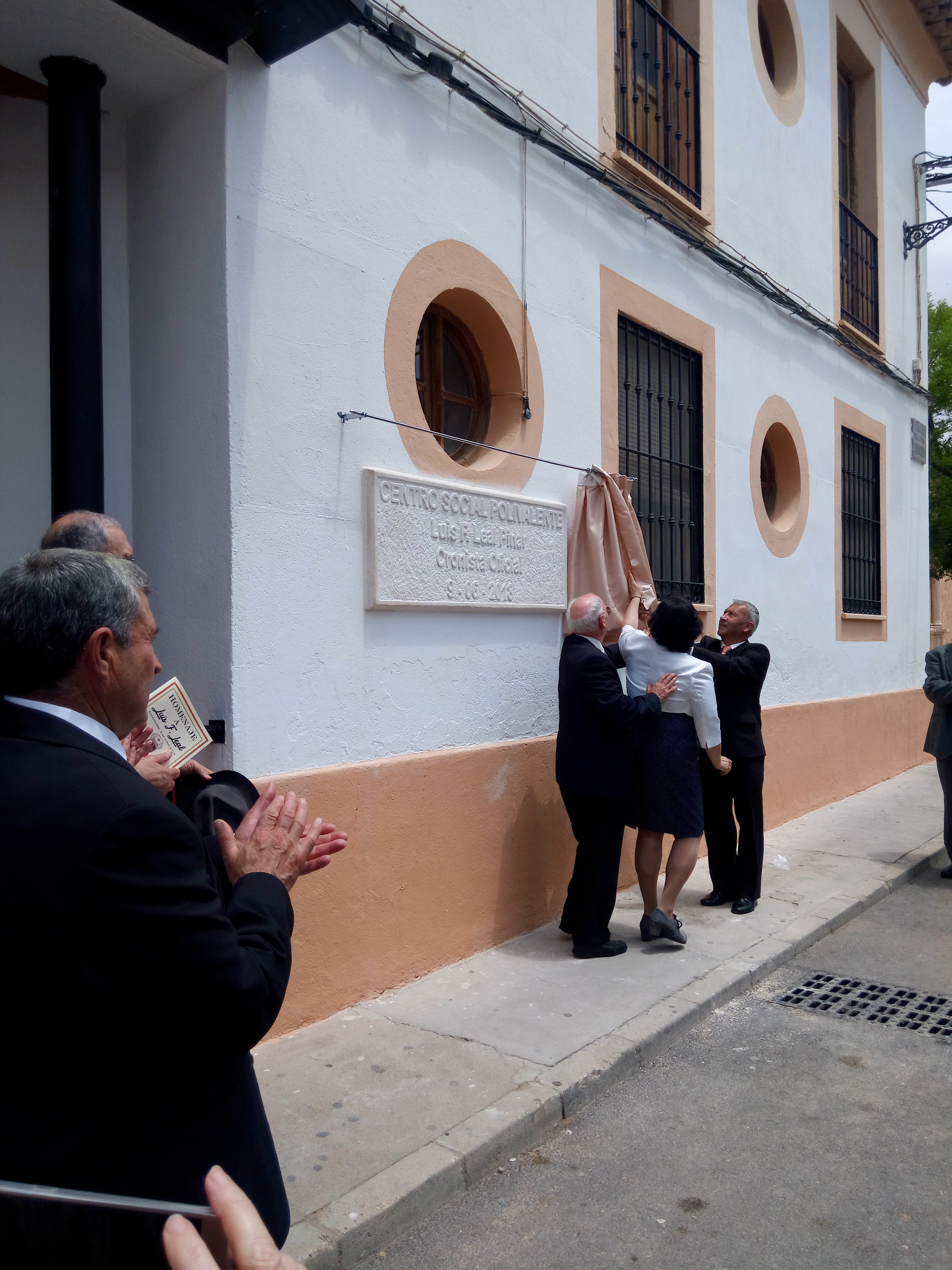 CASASIMARRO (ALBACETE) PONE EL NOMBRE DEL CRONISTA OFICIAL LUIS F. LEAL PINAR A SU CENTRO SOCIAL,  Y A UNA CALLE DEL MUNICIPIO