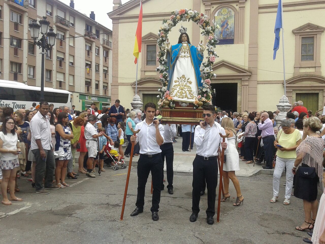 VEGADEO (ASTURIAS) PRESENTA SU LIBRO DE LAS FIESTAS LOCALES