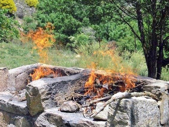 LOS CORDOBESES VUELVEN «DE PEROL» A LOS VILLARES POR SAN RAFAEL (CÓRDOBA)