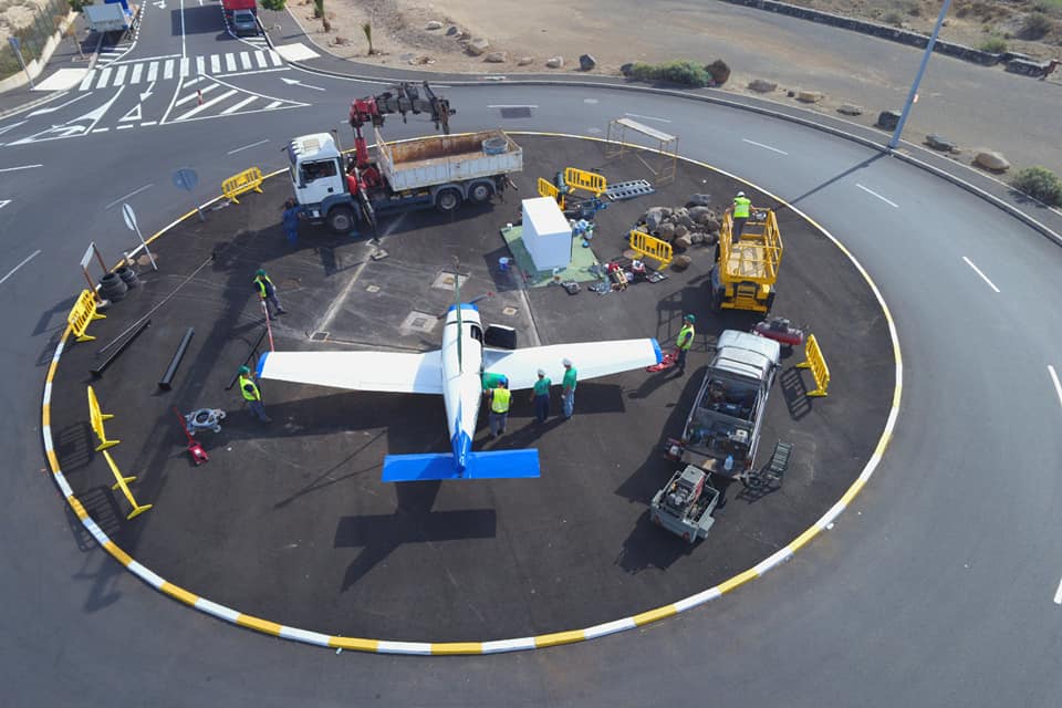 RESTAURACIÓN DEL FUSELAJE DE UN AVION DE LOS 60 AÑOS DEL AERÓDROMO DE TENERIFE