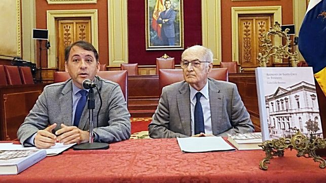 BERMÚDEZ PRESENTA ‘LOS ALCALDES DE SANTA CRUZ’, OBRA DEL FALLECIDO CRONISTA OFICIAL LUIS COLA BENÍTEZ (TENERIFE – CANARIAS)