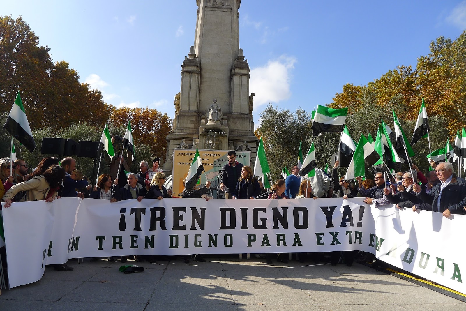 UNA MANIFESTACIÓN EN MADRID POR UN TREN DIGNO PARA EXTREMADURA