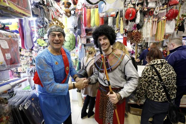 LA FIESTA DE LAS LAVANDERAS EN CÁCERES CUMPLE 30 AÑOS EN PLENO AUGE • LA QUEMA DEL FEBRERO Y LA FEBRERA INAUGURA HOY UN CARNAVAL CUYO PREGÓN PRONUNCIARÁ A LAS DIEZ DE LA NOCHE EN LA CARPA DE LA PLAZA J.C. CORRALES