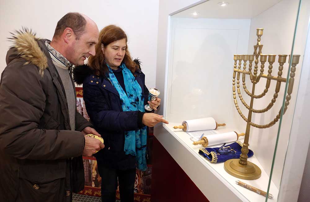 ABRE EL CENTRO DE INTERPRETACIÓN DE LAS TRES CULTURAS, UN «NEXO TEMPORAL» DE LAS ETAPAS DE LEÓN, UBICADO EN LA IGLESIA DE SAN PEDRO DE PUENTE CASTRO