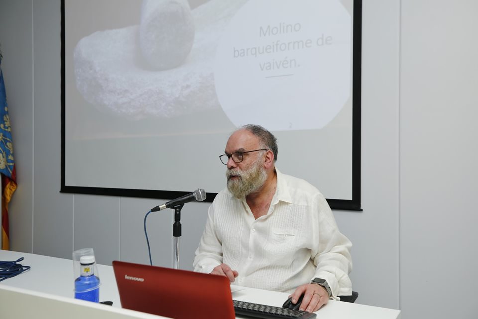 EL CRONISTA OFICIAL DE TORREVIEJA, FRANCISCO SALA, OFRECIÓ EL PASADO VIERNES LA CONFERENCIA «MOLINOS SALINEROS EN TORREVIEJA»