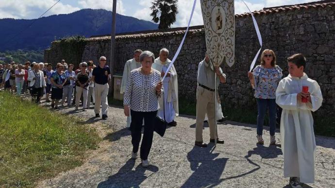 ARRIONDAS (ASTURIAS) REFLOTA EL CARMEN • LA COFRADÍA DE NUESTRA SEÑORA, CON 110 AÑOS DE HISTORIA, CAMBIA DE DIRECTIVA E INCORPORA A DIEZ NUEVOS MIEMBROS