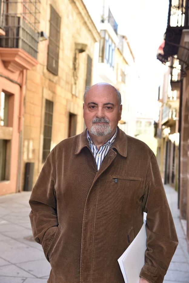 FERNANDO FLORES DEL MANZANO, CRONISTA OFICIAL DE CABEZUELA DEL VALLE (CÁCERES), PUBLICA NUEVA NOVELA