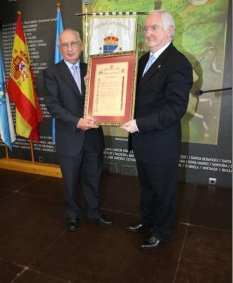 JUAN ÁLVAREZ DEL BUSTO, CRONISTA OFICIAL DE CUDILLERO (ASTURIAS), INSIGNIA DE ORO EN LA CORUÑA