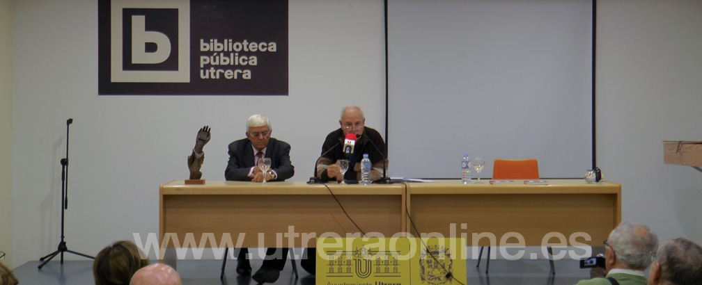 CON LA PRESENTACIÓN DE «CRÓNICAS NARRADAS» DE CARLOS GUILLERMO NAVARRO SE CELEBRA EN UTRERA (SEVILLA) EL DÍA DE LAS BIBLIOTECAS