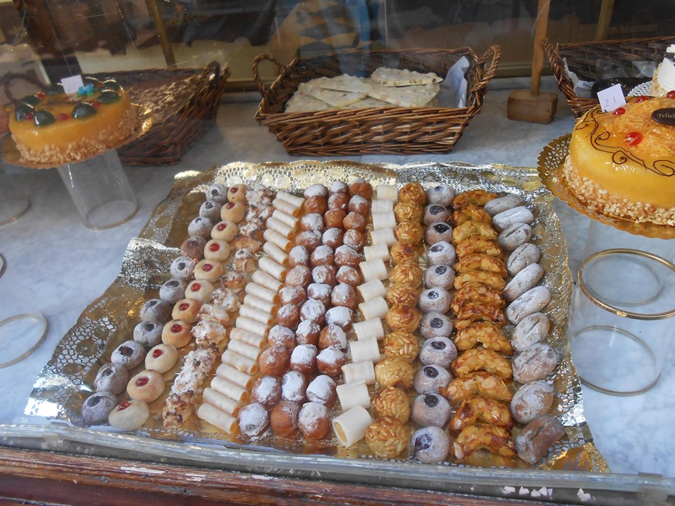 BUÑUELOS DE VIENTO, HUESOS DE SANTO, ROSCAS, PESTIÑOS…