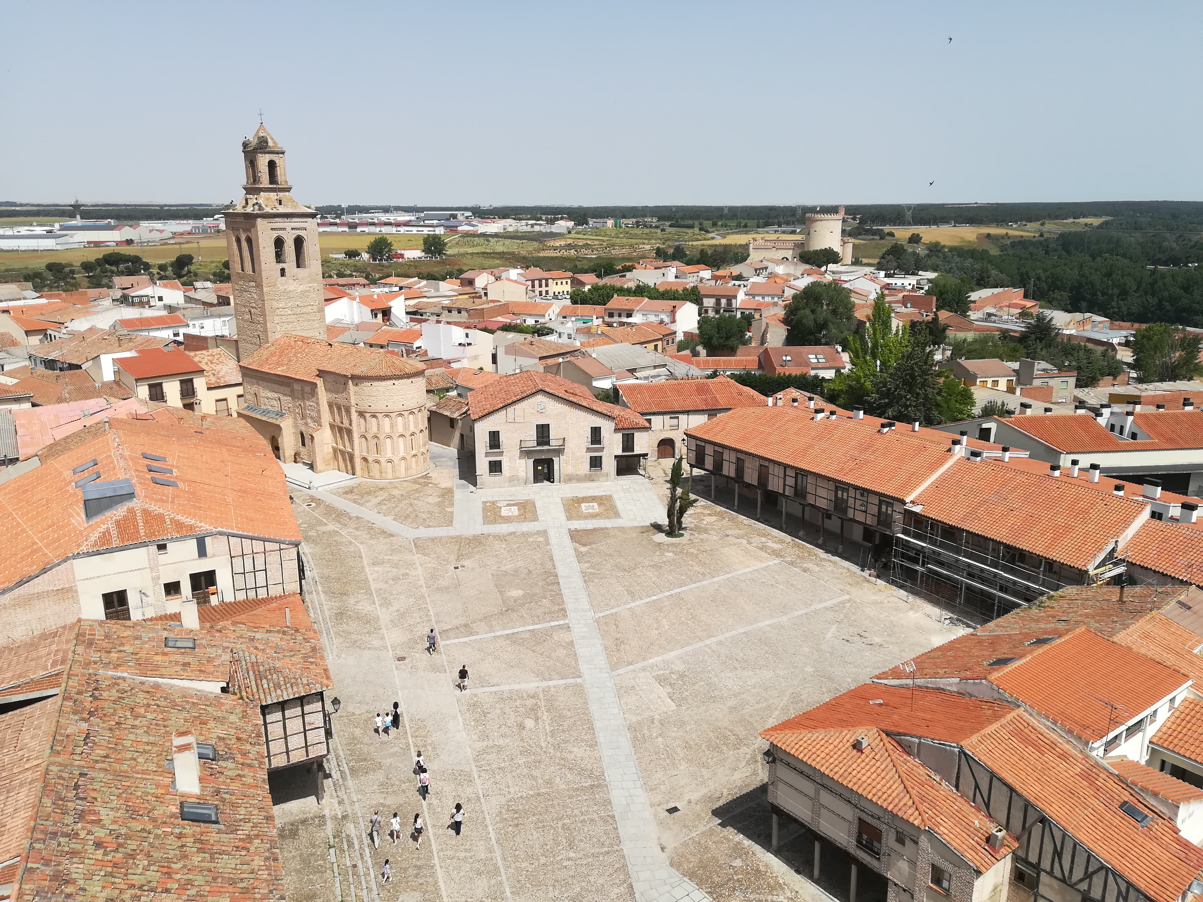 LA CASTILLA VACIADA Y LA CIUDAD ABANDONADA…