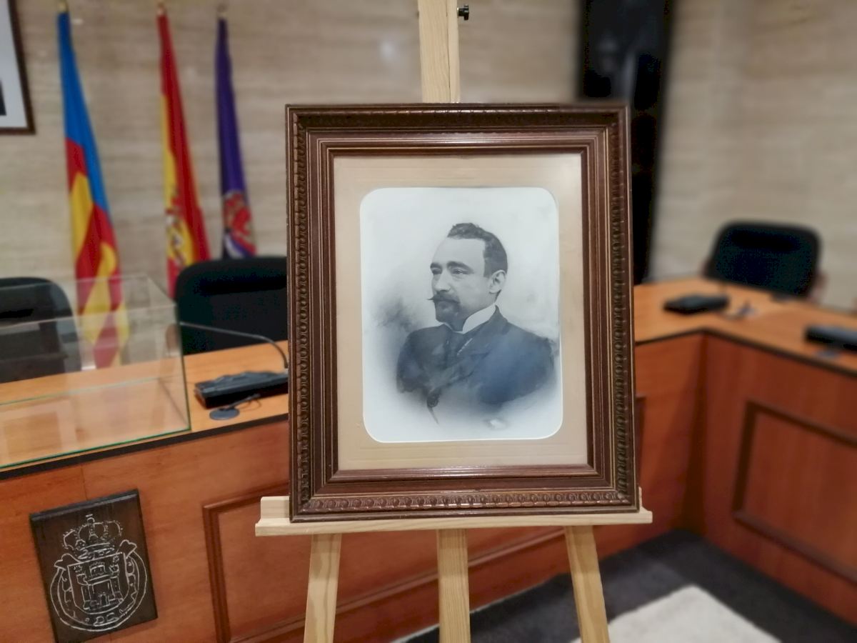 MAÑANA SE INAUGURARÁ EN UTIEL (VALENCIA) LA ESCULTURA DEL HISTORIADOR Y CRONISTA OFICIAL UTIELANO D. MIGUEL BALLESTEROS VIANA