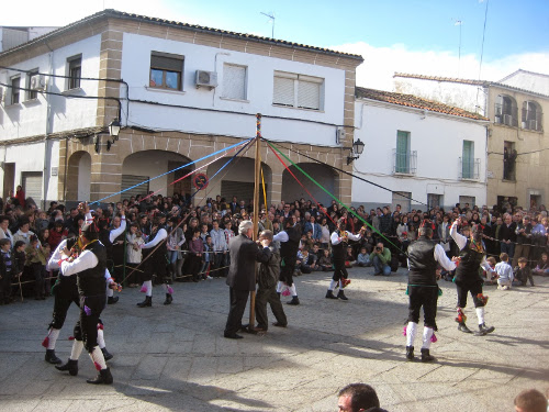 Y MÁS BAILES DEL CORDÓN