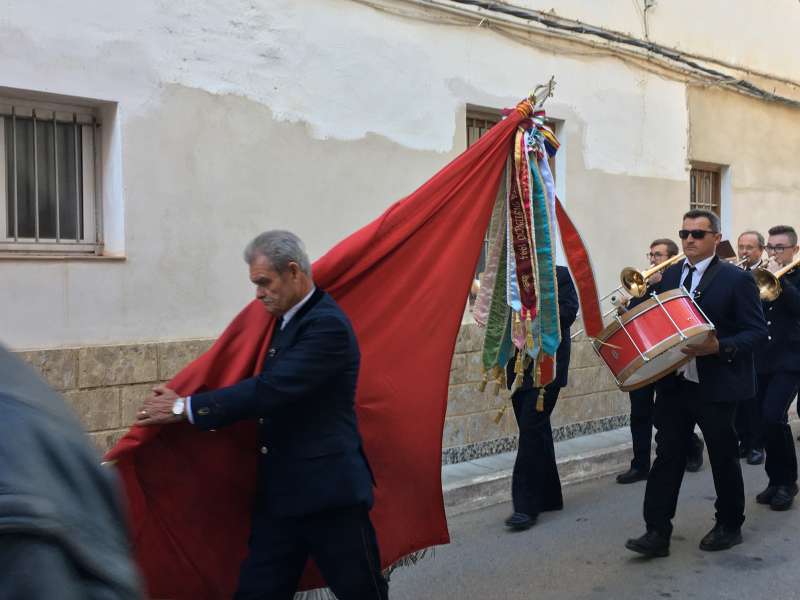 LA UNIÓN MUSICAL CASINENSE CELEBRÓ EL DÍA DE SANTA CECILIA (II PARTE) • DE TODOS LOS RECONOCIMIENTOS ENTREGADOS, CITAR EL ÚLTIMO QUE SE ENTREGÓ, QUE FUE A VICENTE MARTÍNEZ, EL ABANDERADO