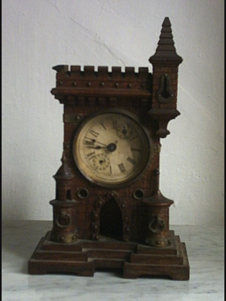 EL RELOJ Y EL CASTILLO DE LA VIRGEN