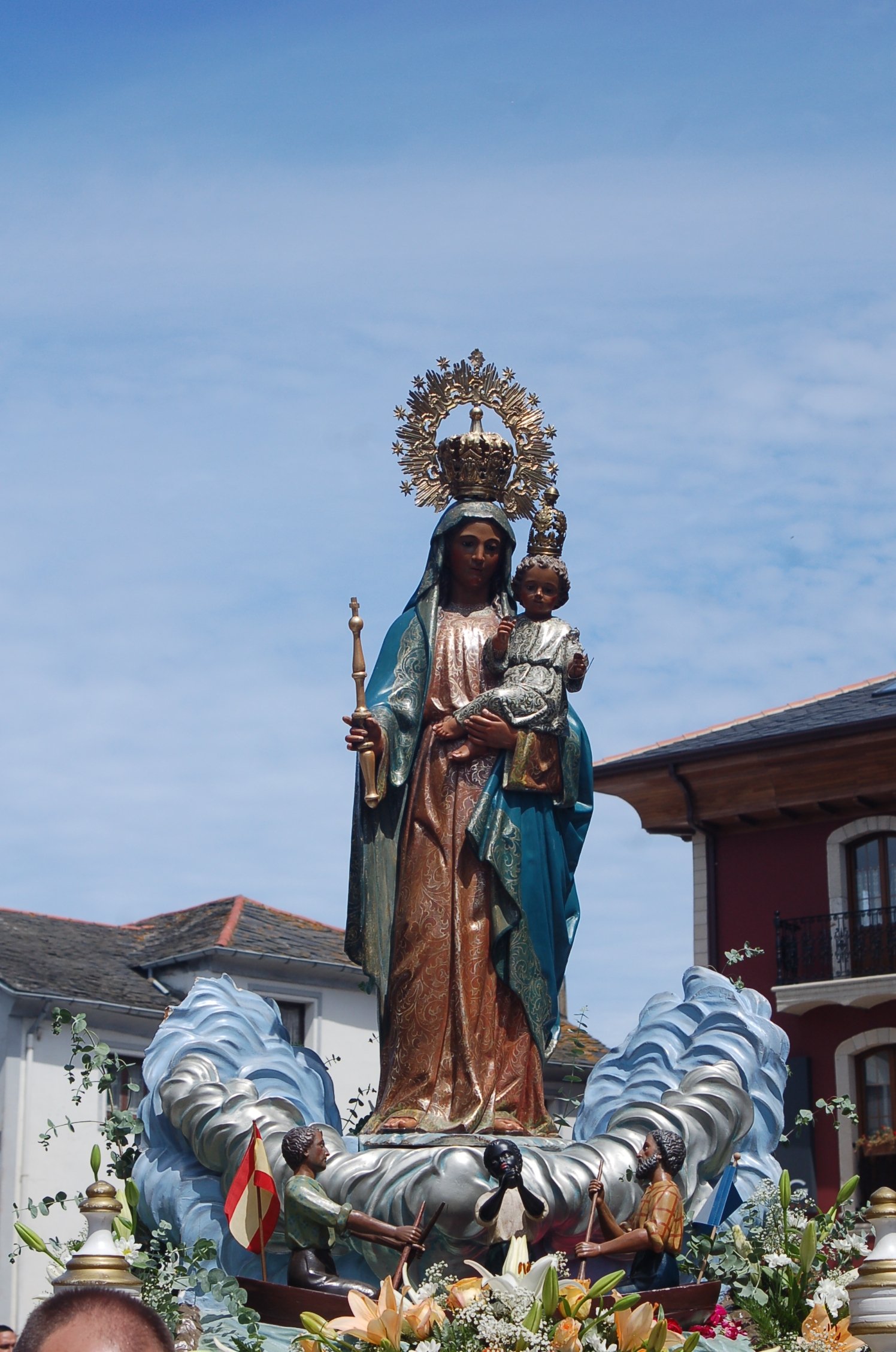 ALGUNAS CURIOSIDADES SOBRE LA IMAGEN DE LA VIRGEN DE LA BARCA (NAVIA)…