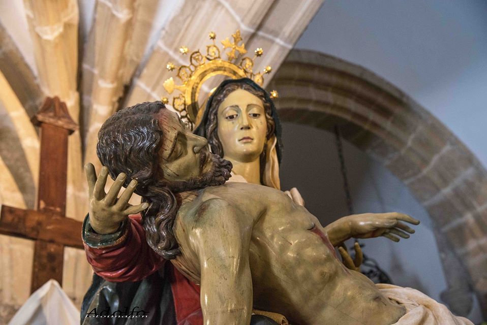 UNA MADRE ROTA EN SUS ANGUSTIAS (TRUJILLO, VIERNES SANTO)