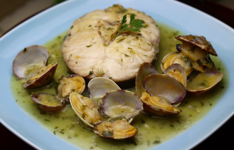 MERLUZA EN SALSA VERDE Y SHIITAKE AL ALBARIÑO