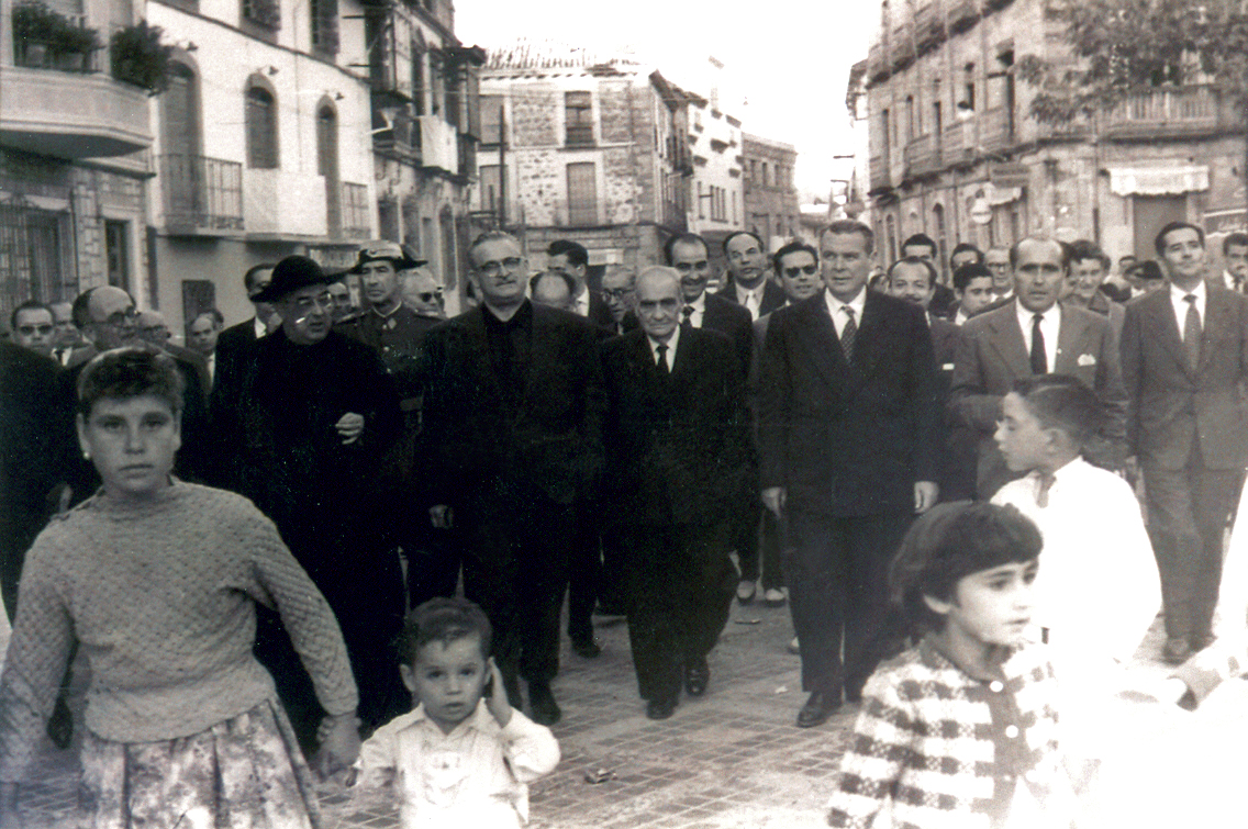 HIJOS PREDILECTOS DE VILLANUEVA DEL ARZOBISPO (JAÉN) II • D. JOSÉ BUENO BUENO, HIJO PREDILECTO, MEDALLA DE ORO DE LA LOCALIDAD, CRUZ DE BENEFICENCIA CON LAZO BLANCO, DAR SU NOMBRE A UNA CALLE Y REALIZACIÓN DE UN BUSTO (1961)