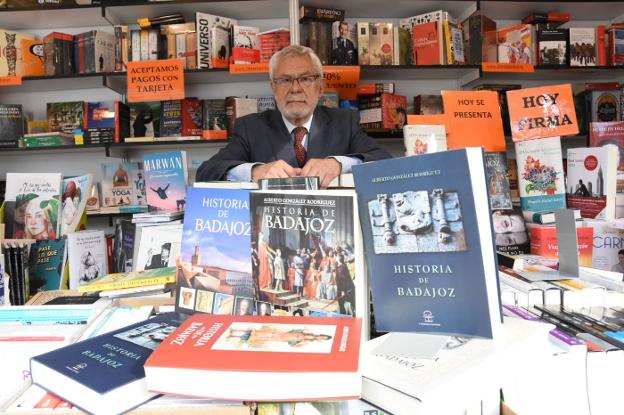 LA ‘HISTORIA DE BADAJOZ’ SEGÚN ALBERTO GONZÁLEZ, CRONISTA OFICIAL DE LA CIUDAD