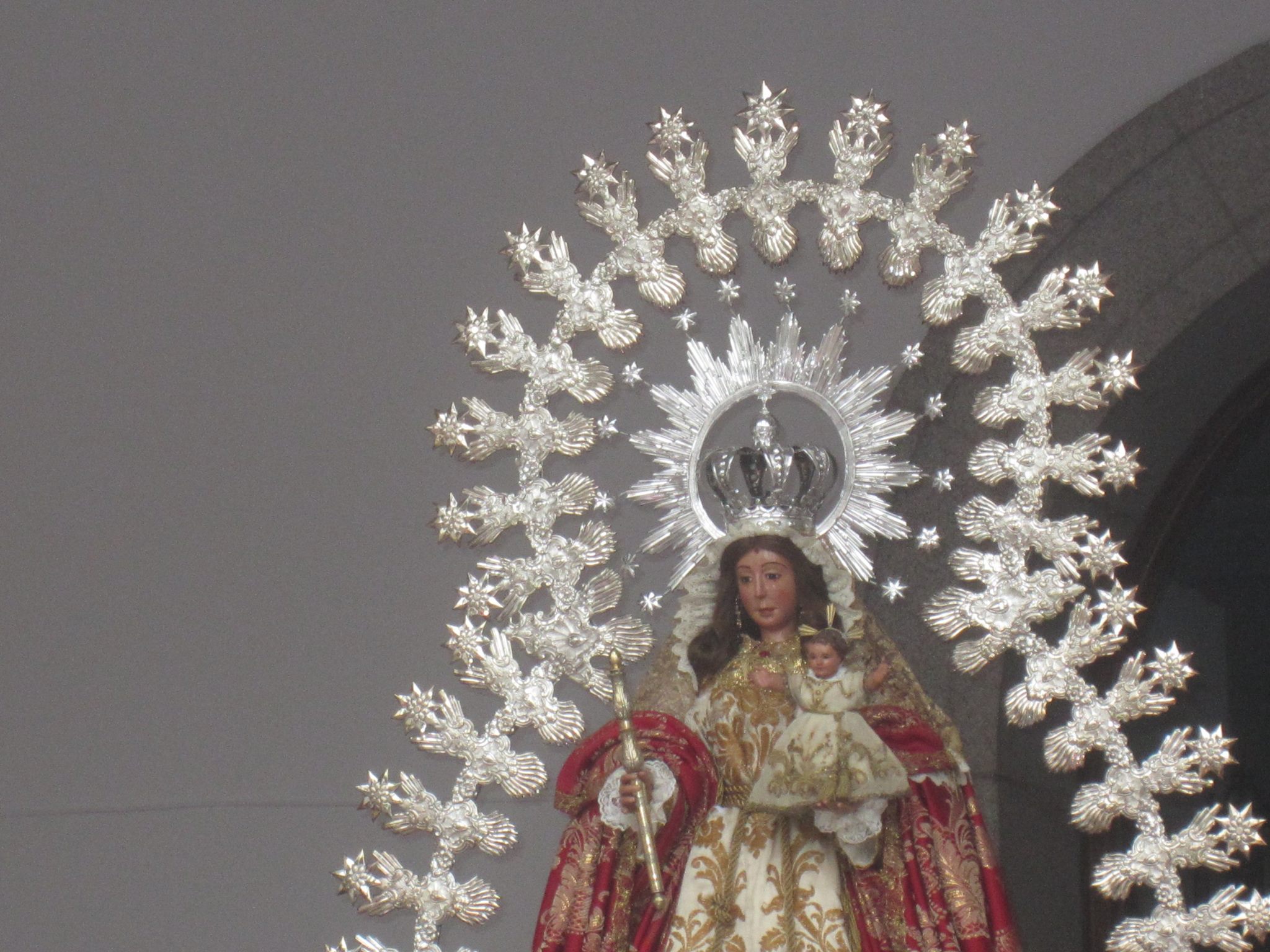 EN TIEMPOS DE CORONAVIRUS. OFRENDA FLORAL A NTRA. SEÑORA DE BARBAÑO, PATRONA DE MONTIJO