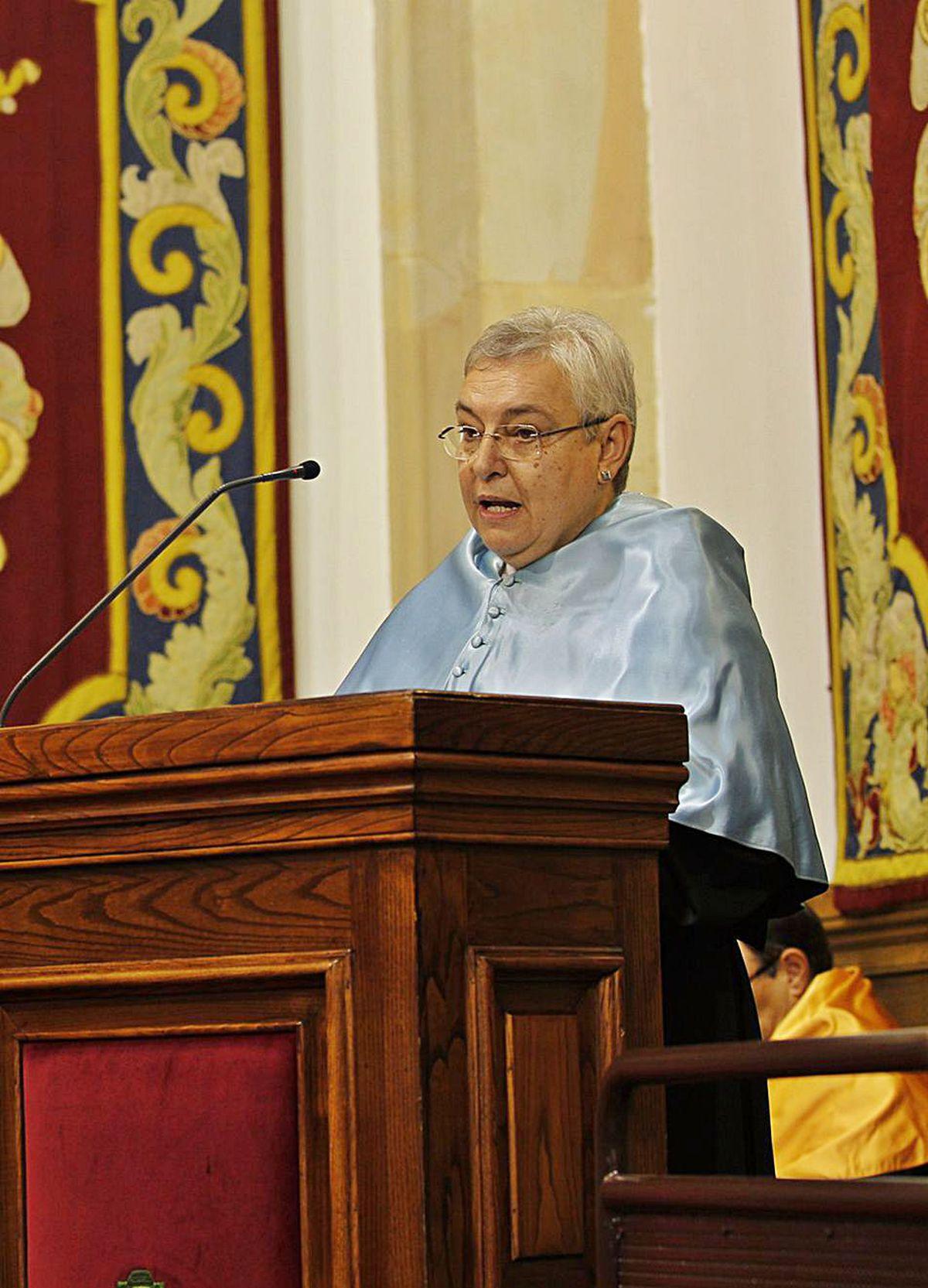 LA CRONISTA OFICIAL DE AVILÉS. JOSEFA SANZ, PROFESORA HONORARIA