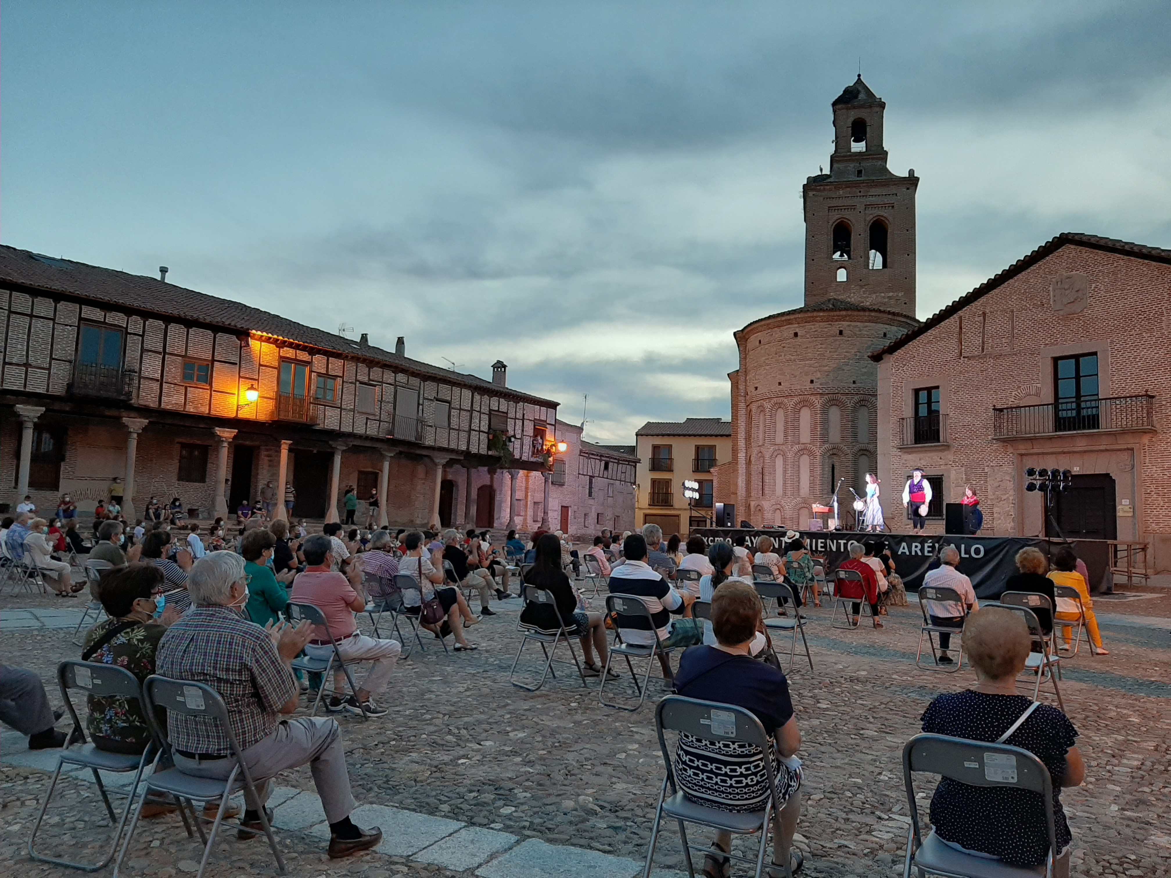 EL TURISMO SE RECUPERA MUY LENTAMENTE